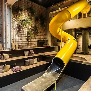Hotel Upstairs, Ostend